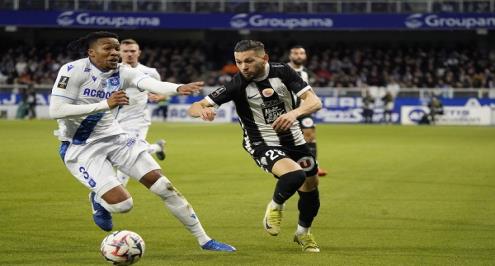 بهدف قاتل.. أوكسير يفوز على أنجيه بالدوري الفرنسي